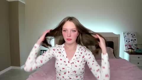 Snapshot of ar_ya18 chatting on October 2025 09:06:02 AM Lina online show from October 2025 09:06:02 AM