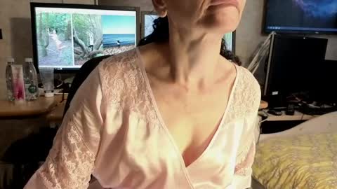 Nadia Cyel online show from April 2026 12:29:02 PM