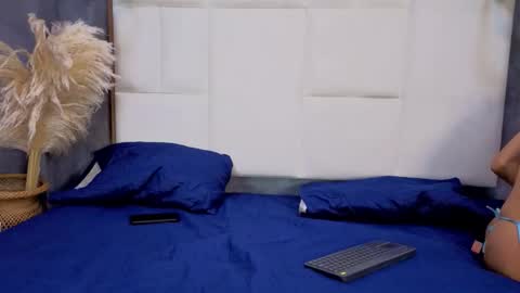 arah_issaa online show from February 2026 10:35:01 PM