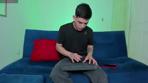 Snapshot of ares_johnsonn chatting on October 2025 12:44:02 PM Ares online show from October 2025 12:44:02 PM