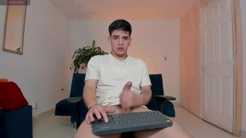 Snapshot of ares_johnsonn chatting on October 2025 01:48:02 AM Ares online show from October 2025 01:48:02 AM