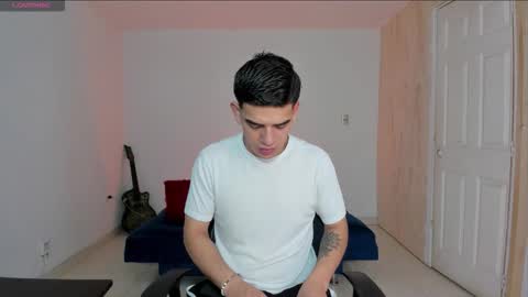 Snapshot of ares_johnsonn chatting on November 2025 12:05:02 PM Ares online show from November 2025 12:05:02 PM