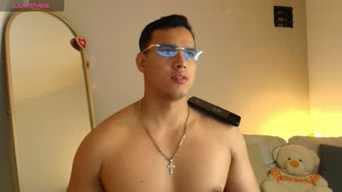 Snapshot of areslevi chatting on March 2026 01:06:02 AM ares levi online show from March 2026 01:06:02 AM