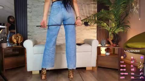 Snapshot of aretha_hose chatting on December 2025 11:35:01 PM Aleja online show from December 2025 11:35:01 PM