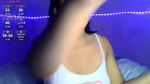 Snapshot of ari_20_ chatting on March 2026 05:01:02 PM Bella online show from March 2026 05:01:02 PM