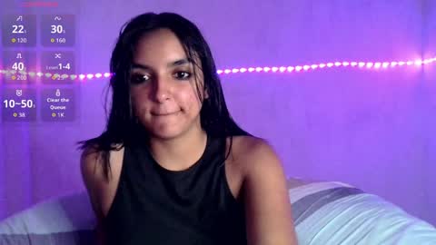 Snapshot of ari_20_ chatting on April 2026 05:28:01 PM Bella online show from April 2026 05:28:01 PM
