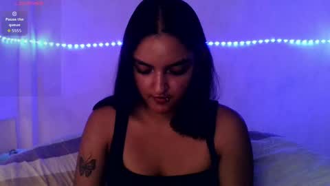 Snapshot of ari_20_ chatting on April 2026 06:03:02 PM Bella online show from April 2026 06:03:02 PM