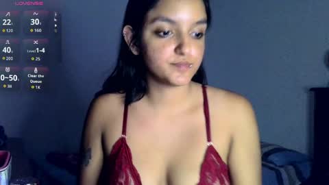 Snapshot of ari_20_ chatting on May 2026 11:35:01 PM Bella online show from May 2026 11:35:01 PM