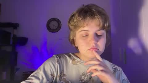 ari_crystal online show from March 2026 07:07:01 PM