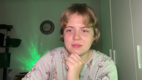 ari_crystal online show from March 2026 06:25:01 PM