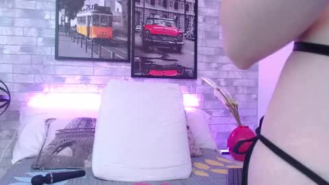 Snapshot of ari_james chatting on December 2024 10:51:02 PM Ahri James online show from December 2024 10:51:02 PM
