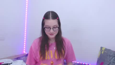Snapshot of ari_james chatting on September 2025 11:18:01 PM Ahri James online show from September 2025 11:18:01 PM