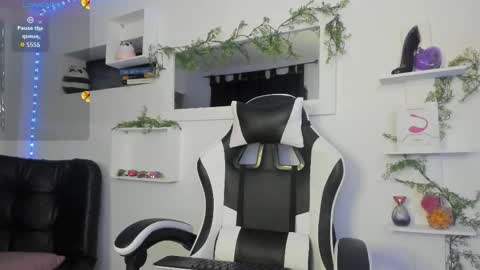 ari lauren online show from February 2026 03:46:02 AM