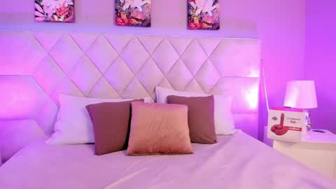 ari_lynn_ online show from May 2026 12:33:02 PM
