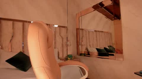 Snapshot of ari_monet chatting on September 2025 11:43:01 AM ARI online show from September 2025 11:43:01 AM