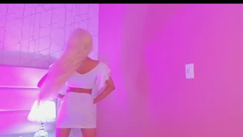Snapshot of ari_sunshine chatting on December 2024 02:01:02 AM Ari online show from December 2024 02:01:02 AM