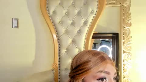 Snapshot of ari_sunshine chatting on December 2025 09:42:01 PM Ari online show from December 2025 09:42:01 PM