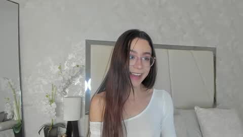 Ari Wilde online show from June 2026 12:20:01 PM