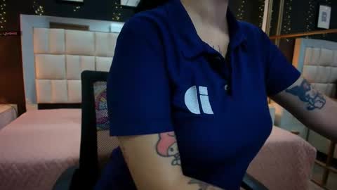 Snapshot of aria_bloomer chatting on May 2026 11:04:02 AM Ari online show from May 2026 11:04:02 AM