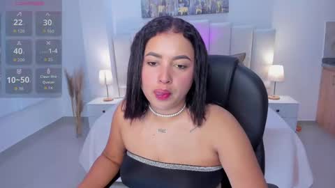 Snapshot of aria_vixen_ chatting on September 2025 08:02:02 PM Aria online show from September 2025 08:02:02 PM