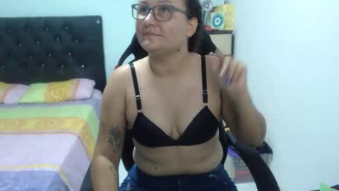 ...Ariana... online show from October 2025 06:41:02 PM