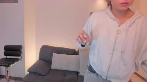 arialanne online show from September 2025 11:36:01 AM