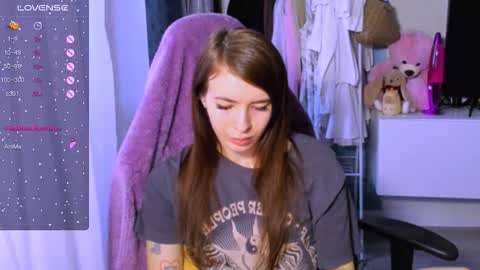 Snapshot of ariamill chatting on October 2025 06:19:02 AM Ari online show from October 2025 06:19:02 AM