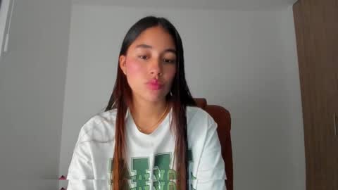 Snapshot of ariamontgomeryyy chatting on October 2025 03:32:02 AM Aria Montgomery online show from October 2025 03:32:02 AM