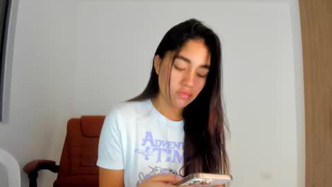 Snapshot of ariamontgomeryyy chatting on March 2026 04:04:02 AM Aria Montgomery online show from March 2026 04:04:02 AM