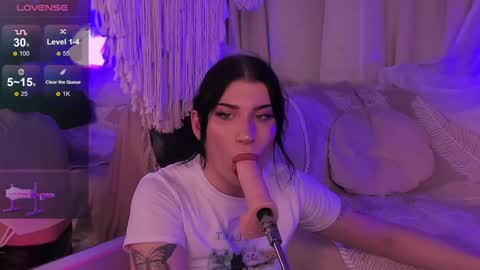 Snapshot of ariana_asti chatting on December 2024 10:06:01 PM ARIANA ASTI online show from December 2024 10:06:01 PM