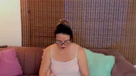 Ariana Cruz online show from May 2026 12:10:01 PM
