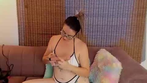 Ariana Cruz online show from June 2026 03:33:01 PM