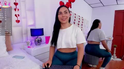 Snapshot of ariana_rouse_ chatting on February 2025 11:51:02 PM ariana online show from February 2025 11:51:02 PM