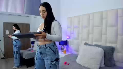  ariana  online show from September 2025 08:34:02 PM