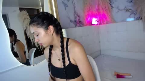 Snapshot of ariana_toro chatting on December 2025 11:41:01 AM ariana_toro online show from December 2025 11:41:01 AM