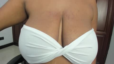 Andrea online show from October 2025 11:57:01 PM