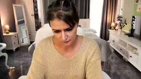 Ana online show from October 2025 10:44:02 AM