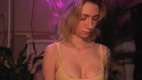 Snapshot of arianna_richi chatting on October 2025 06:10:01 AM Olivka online show from October 2025 06:10:01 AM