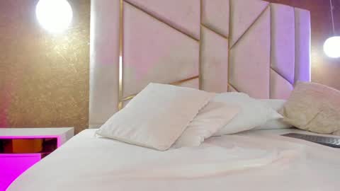 Snapshot of arianna_suarez1 chatting on January 2025 08:00:01 PM Arianna online show from January 2025 08:00:01 PM