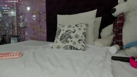 Arianna Sweeg online show from March 2026 04:18:01 AM