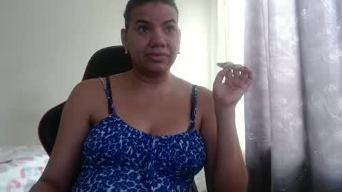 ariannaloovel online show from December 2025 02:45:02 PM