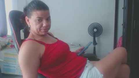ariannaloovel online show from April 2026 06:25:01 PM