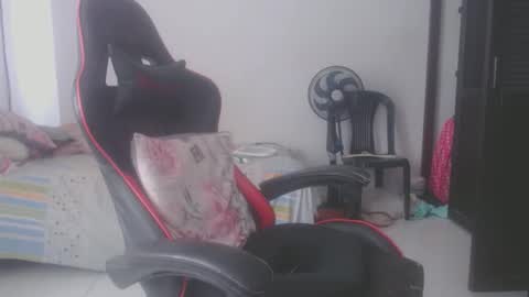 ariannaloovel online show from May 2026 05:50:02 PM