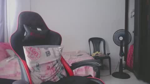 ariannaloovel online show from May 2026 06:16:02 PM