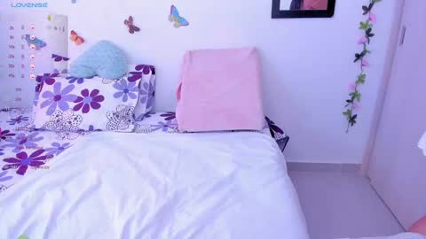 Snapshot of ariannna08_ chatting on December 2024 12:05:01 PM ariannna08_ online show from December 2024 12:05:01 PM