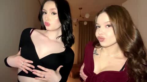 Eva and Alice online show from February 2026 04:21:02 PM