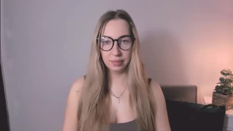 Snapshot of ariaswan chatting on February 2026 06:25:02 AM Aria online show from February 2026 06:25:02 AM