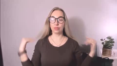 Snapshot of ariaswan chatting on February 2026 07:51:01 AM Aria online show from February 2026 07:51:01 AM