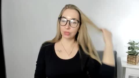 Snapshot of ariaswan chatting on March 2026 12:23:01 PM Aria online show from March 2026 12:23:01 PM