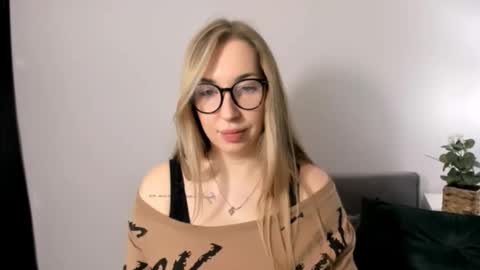 Snapshot of ariaswan chatting on March 2026 08:08:02 AM Aria online show from March 2026 08:08:02 AM